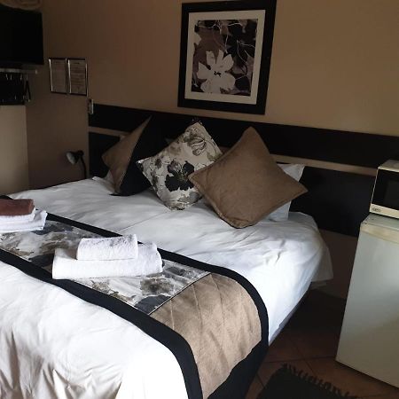 Tsessebe Guesthouse บลูมฟอนเทน ภายนอก รูปภาพ