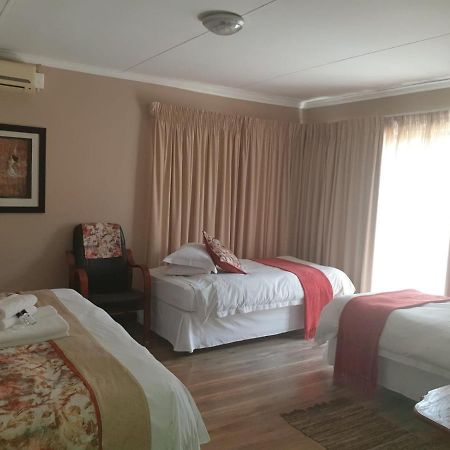 Tsessebe Guesthouse บลูมฟอนเทน ภายนอก รูปภาพ