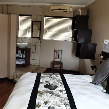 Tsessebe Guesthouse บลูมฟอนเทน ภายนอก รูปภาพ