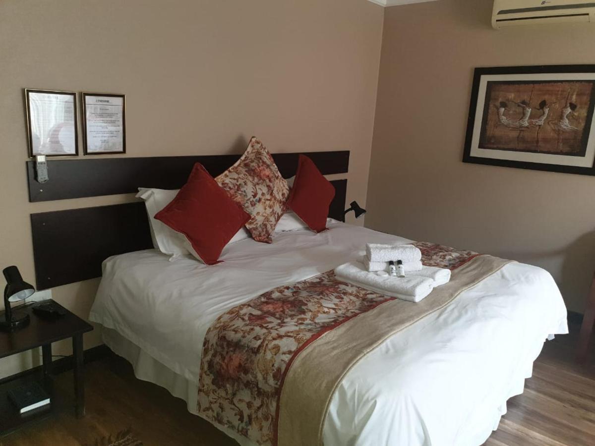 Tsessebe Guesthouse บลูมฟอนเทน ภายนอก รูปภาพ
