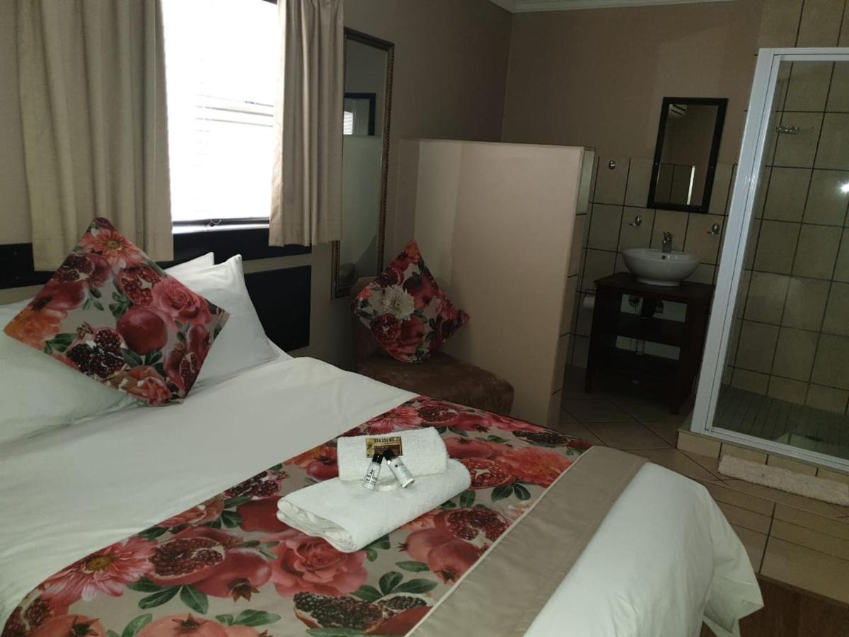 Tsessebe Guesthouse บลูมฟอนเทน ภายนอก รูปภาพ