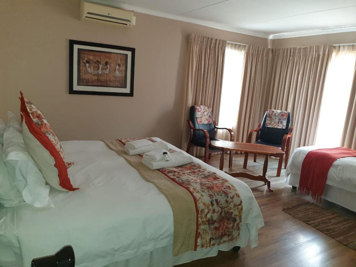 Tsessebe Guesthouse บลูมฟอนเทน ภายนอก รูปภาพ