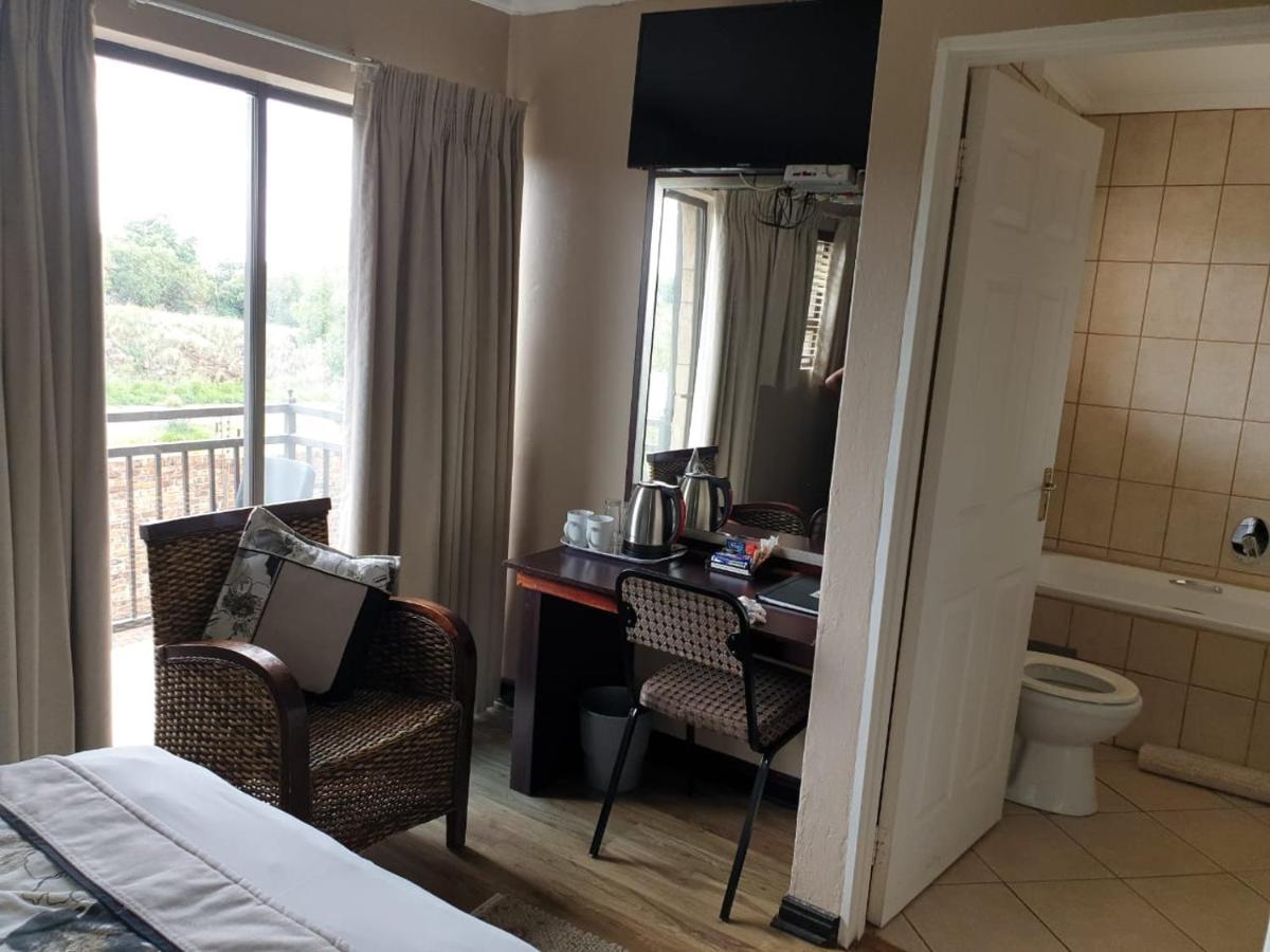 Tsessebe Guesthouse บลูมฟอนเทน ภายนอก รูปภาพ