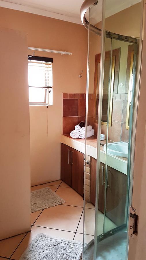 Tsessebe Guesthouse บลูมฟอนเทน ภายนอก รูปภาพ