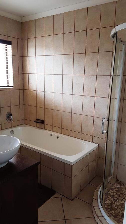 Tsessebe Guesthouse บลูมฟอนเทน ภายนอก รูปภาพ