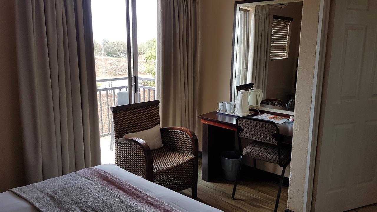 Tsessebe Guesthouse บลูมฟอนเทน ภายนอก รูปภาพ