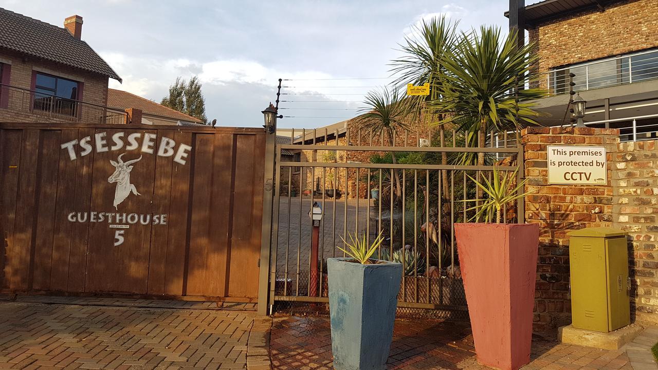Tsessebe Guesthouse บลูมฟอนเทน ภายนอก รูปภาพ