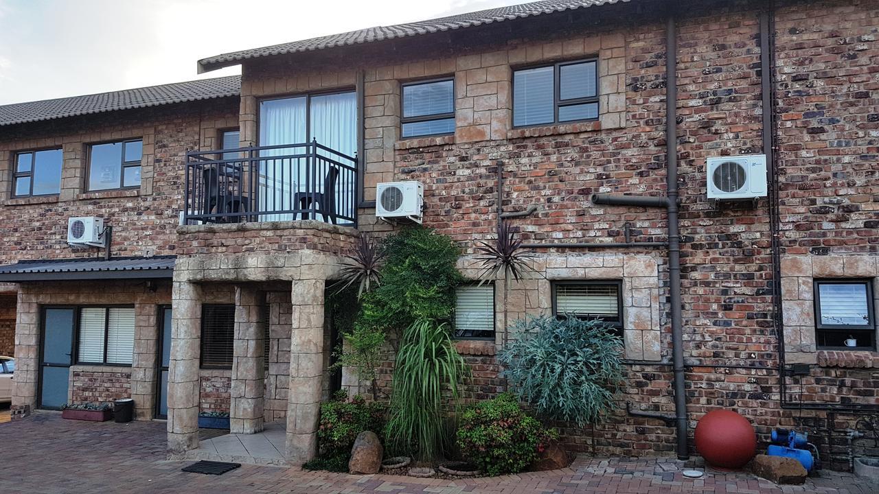 Tsessebe Guesthouse บลูมฟอนเทน ภายนอก รูปภาพ